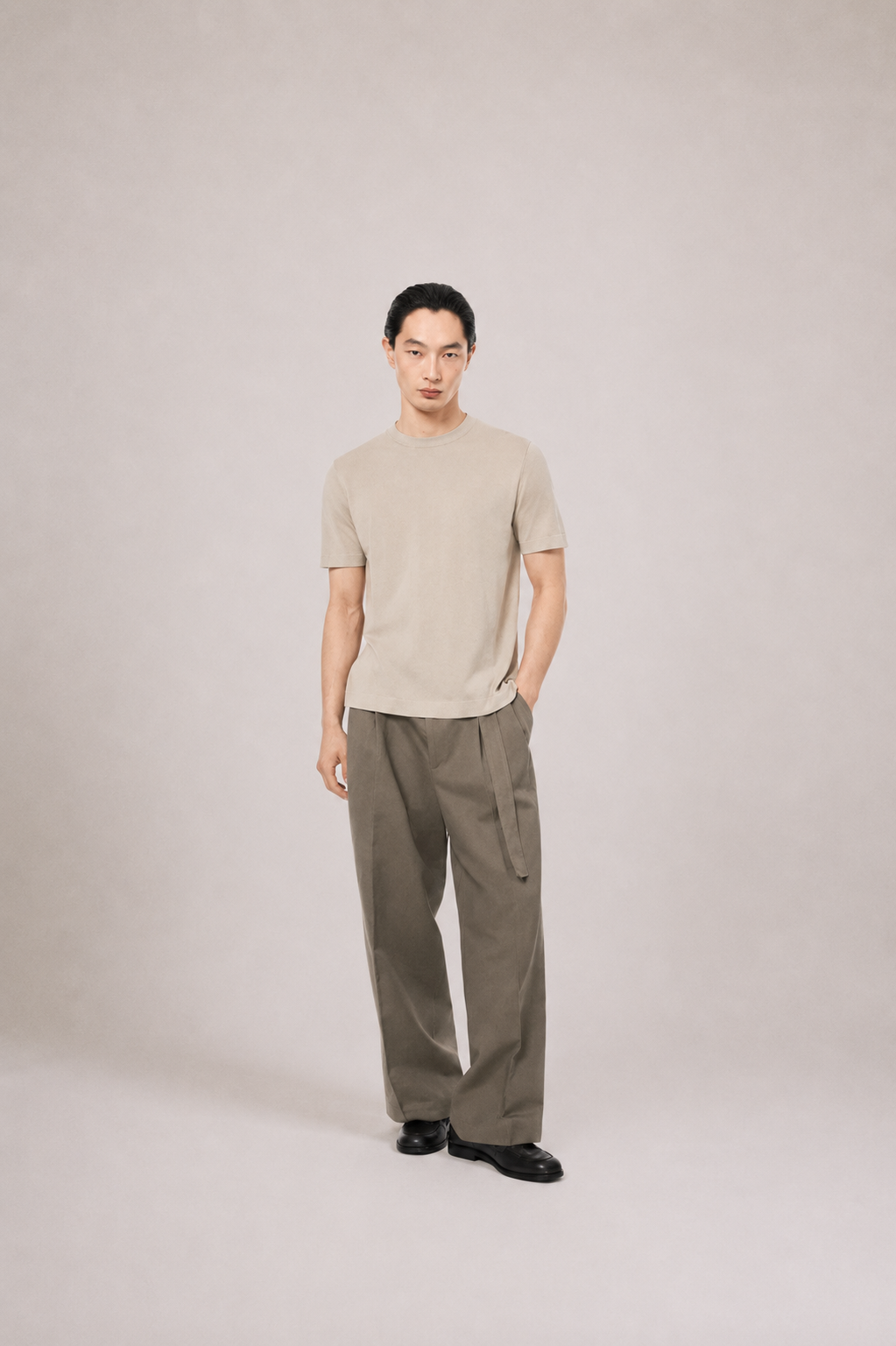 Wide-Leg Pleated Trousers with Waist Tie
